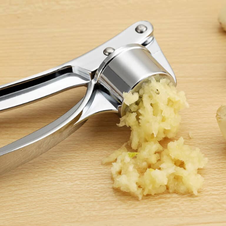 Stainless-Steel-Round-Garlic-Press-Squeeze-Tool